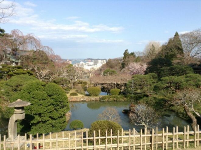 Der Garten des Shiogama Schreins in Miyagi.