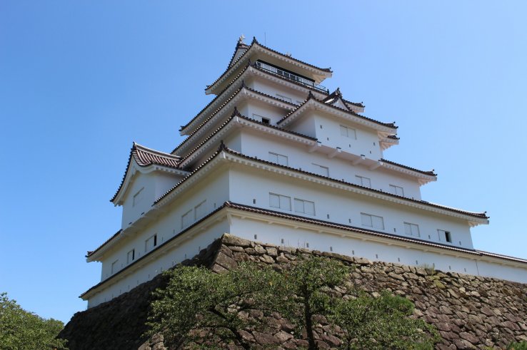 Fukushima - Top 10 Attraktionen 2 Die Burg Tsuruga in Fukushima spielte eine wichtige Rolle in der Geschichte Japans.