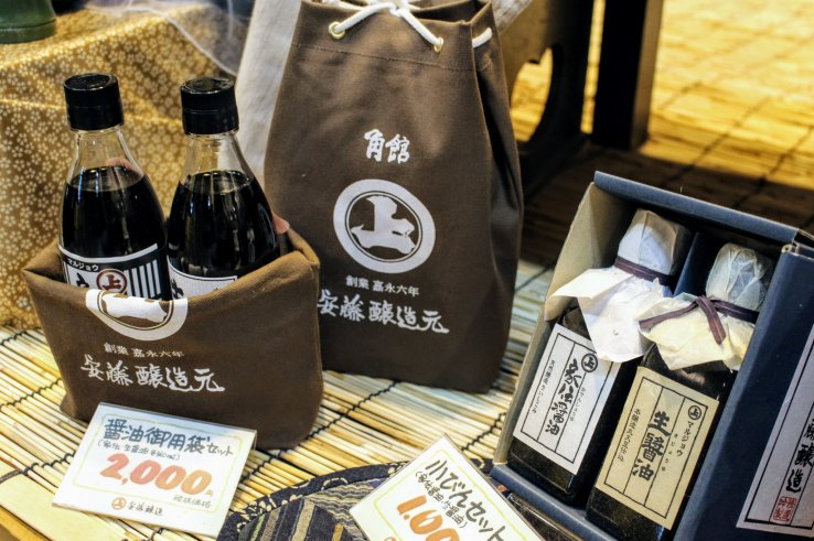 Akita - Top 10 Attraktionen 2 Souvenirs aus der Ando Jozo Brauerei in Akita.