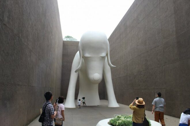 Highlight des zeitgenössischen Kunstmuseums ist die Aomori-Ken Hunde Statue.