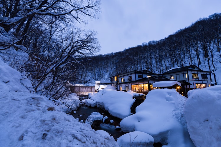 Akita - Top 10 Attraktionen 4 Nyuto Onsen in Akita ist ein Spa Ort mit vielen heißen Quellen.