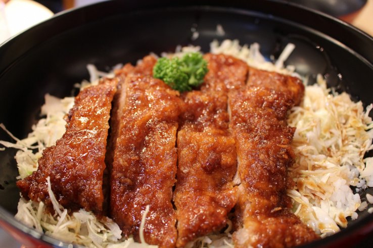 Fukushima - Top 10 Attraktionen 8 Tonkatsu, paniertes Schweinefleisch - eine Spezialität der Präfektur Fukushima.