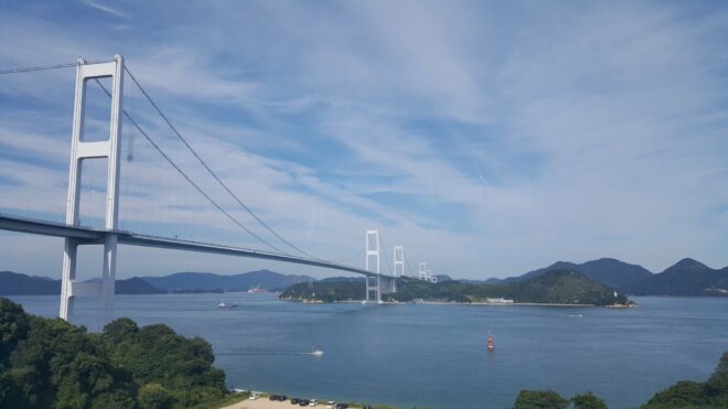 Die Kurushima-Kaikyo Brücke verbindet das japanische Festland mit Ehime.