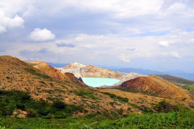 Der Blick auf den Vulkankrater ist eine der beeindruckendsten Aussichten in Gunma.
