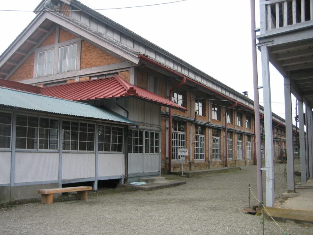 Gunma - Top 10 Attraktionen 1 Die Tomioka Seidenfabrik in Gunma ist 150 Jahre alt.