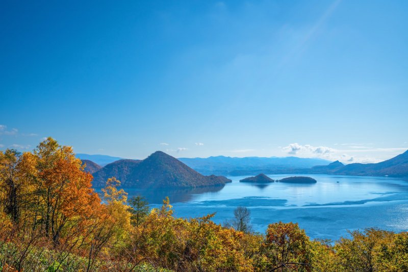 Hokkaido - Top 10 Attraktionen 5 Der Toya See im Herbst.