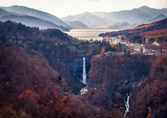 Blick auf den Chuzenji See und den Kegon Wasserfall