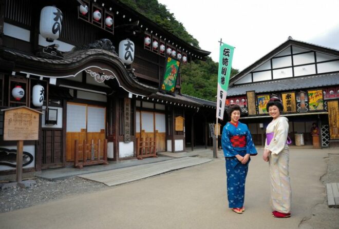 Traditionelle Kleidung im Edo Wonderland 