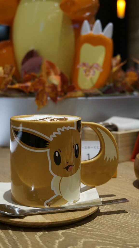Evoli Latte im Pokémon Café.