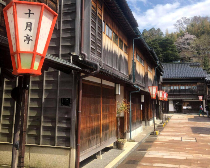 Traditionelles Ambiente im Higashi Chaya Geisha Distrikt in Kanazawa.