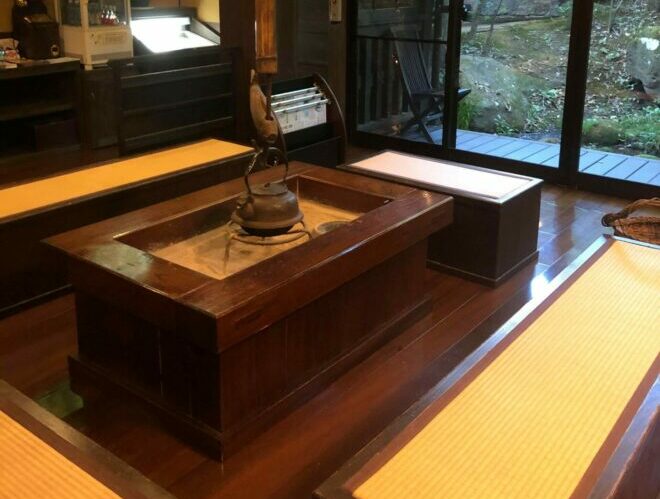 Traditionelle Kochstelle in einem Ryokan - heute nur mehr Dekoration.