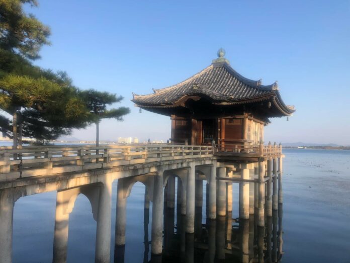 Ukimido - der schwimmende Tempel am Biwa See.