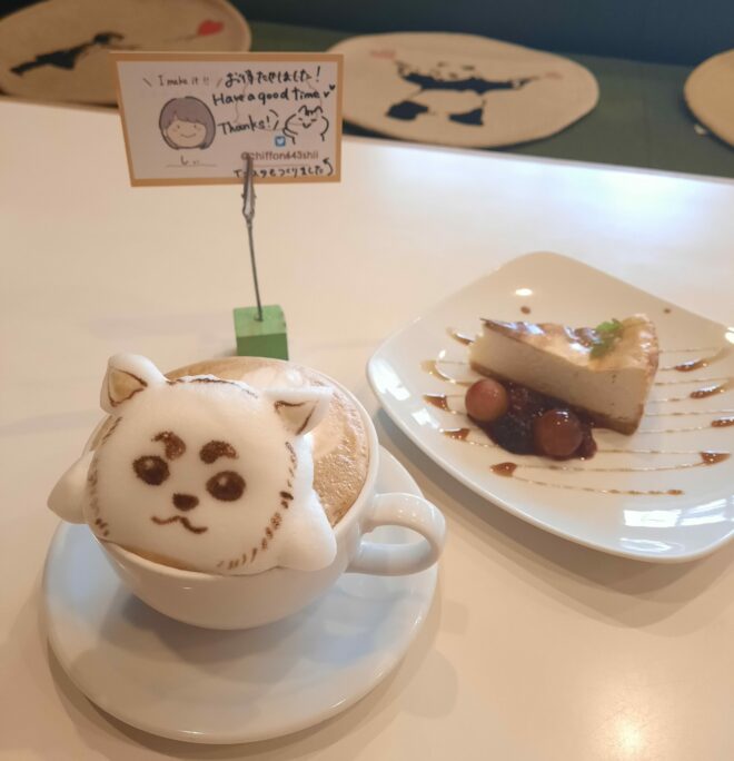 3D Latte Art und Kuchen im Café Reissue