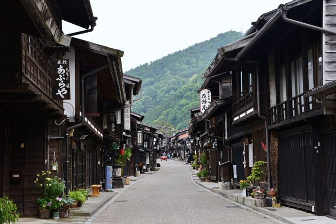 Die alte Poststadt Narai-juku besticht mit traditionellen Häuserzeilen.