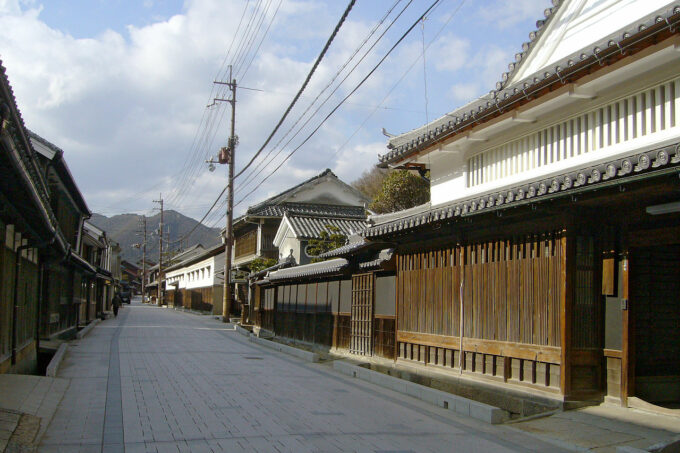 Traditionelle Gebäude auf der Hauptstraße der Gegend um Sakoshi.