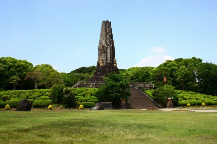 Heiwadai Park mit Friedensturm in Miyazaki.