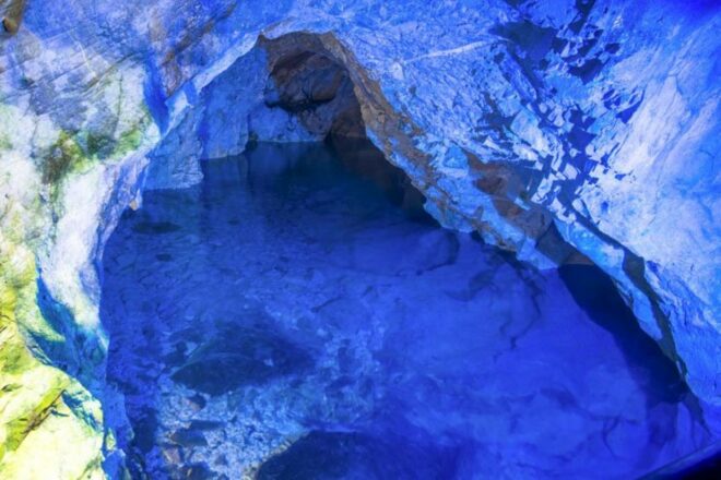 Inazumi Unterwasserhöhle in Oita.