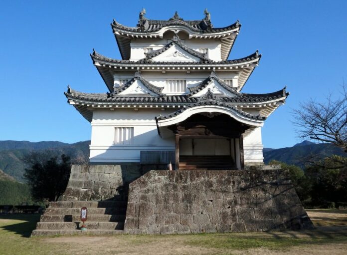 Die Burg Uwajima in Ehime