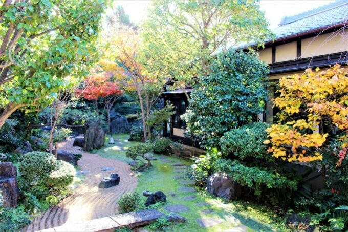 Der japanische Garten ist zu jeder Jahreszeit schön.
