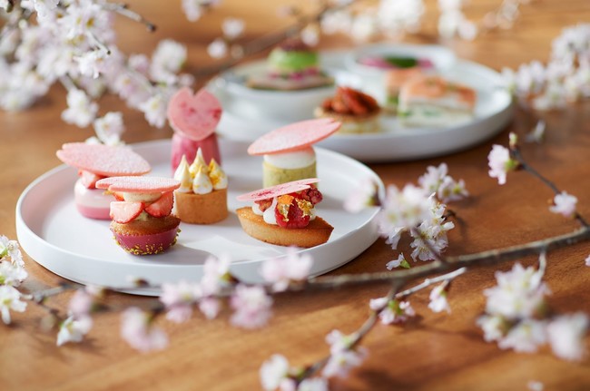 Von Kirschblüten inspirierter Afternoon Tea in Japan.