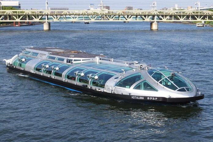 Tokyo Wasserbus (Wassertaxi) am Fluss Sumida.