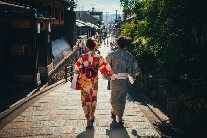 Yukata: die traditionelle Sommer-Kleidung
