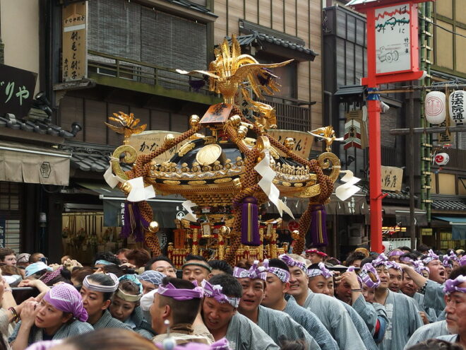Das Sanja Matsuri in Asakusa zählt zu den Top 3 Sommerfesten in Tokyo