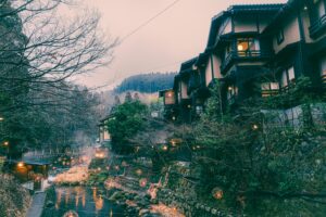 Der märchenhafte Ort Kurokawa Onsen im Herzen von Kyushu (Foto von: Nichika Sakurai on Unsplash)